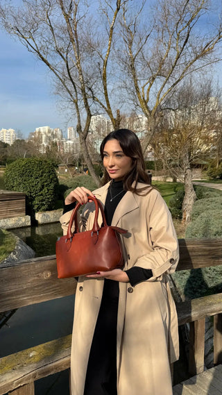 El yapımı taba hakiki deri çanta, mevsimsel kullanım/saklama bağlamında — Opia Leather deri saklama rehberi