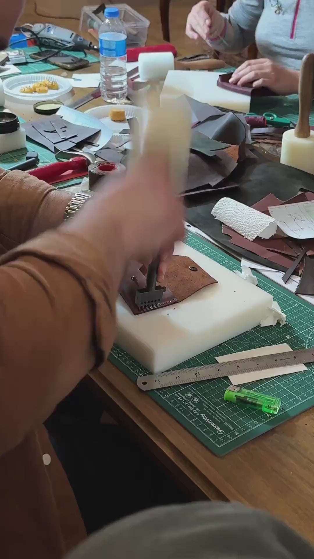 Videoyu yükle: istanbul hakiki deri workshop 